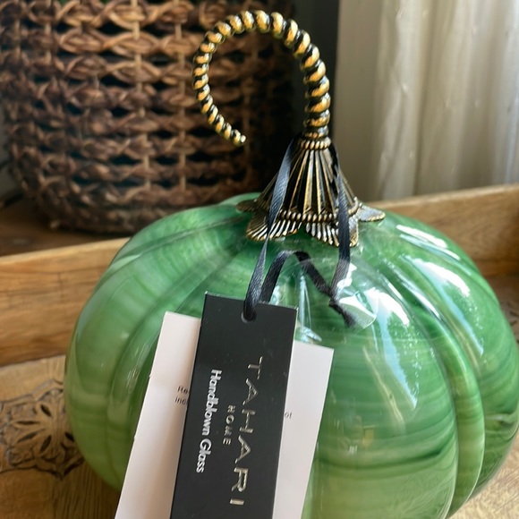 🍁HP🍁Gorgeous green Handblown Glass Pumpkin Decor ✨ NWT ✨ - Picture 7 of 13